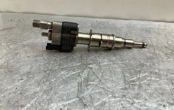BMW 5 E60 E61 Fuel injector 7585261 10181010 PA66GF3596