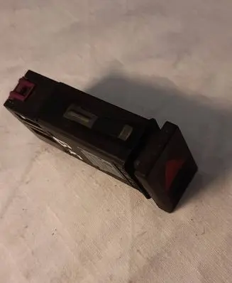 Volkswagen PASSAT B5 Hazard light switch 3B0953235C