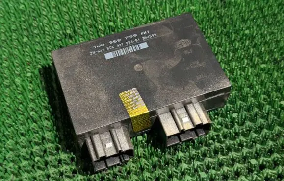 Skoda Octavia Mk1 (1U) Comfort/convenience module 1J0959799AH