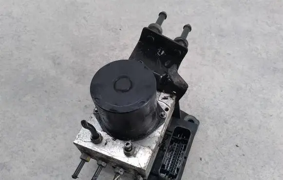 Skoda Fabia Mk2 (5J) ABS Pump