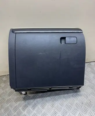 Volkswagen Jetta VI Glove box 5c8857114