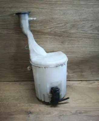Toyota Yaris Windshield washer fluid reservoir/tank 8533010290