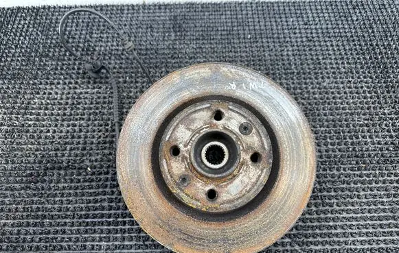 Renault Twingo II Front wheel hub 
