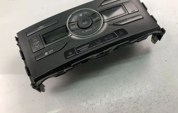 Toyota Auris 150 Climate control unit 5590012A30