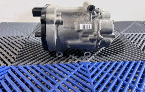 Toyota Prius (XW50) Air conditioning (A/C) compressor (pump) ESB20C 0424000370