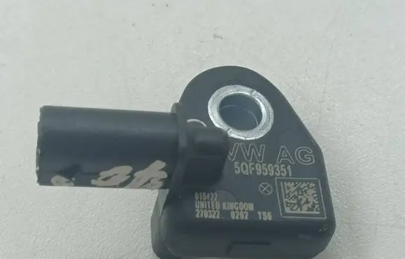 Seat Arona Airbag deployment crash/impact sensor 5QF959351 2703220202 010422