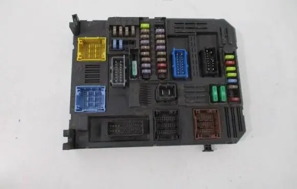 Citroen C3 Fuse module 9819851280