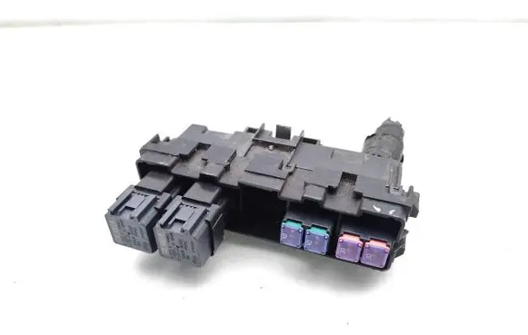 Nissan Qashqai Fuse module 243824BA2D