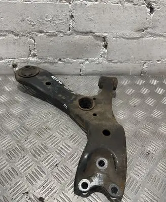 Toyota Avensis T270 Front lower control arm/wishbone