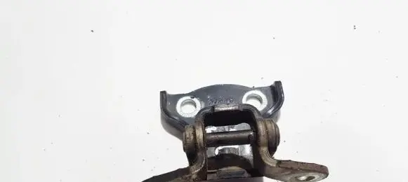 Chevrolet Captiva Rear door lower hinge