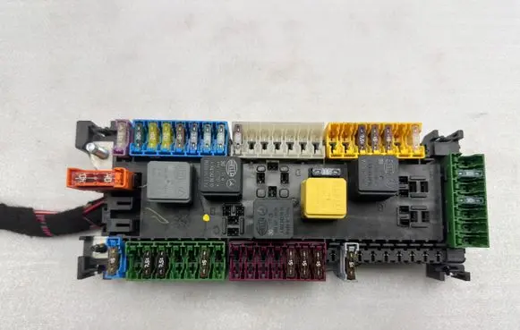 Mercedes-Benz GL X166 Fuse module A1669063901