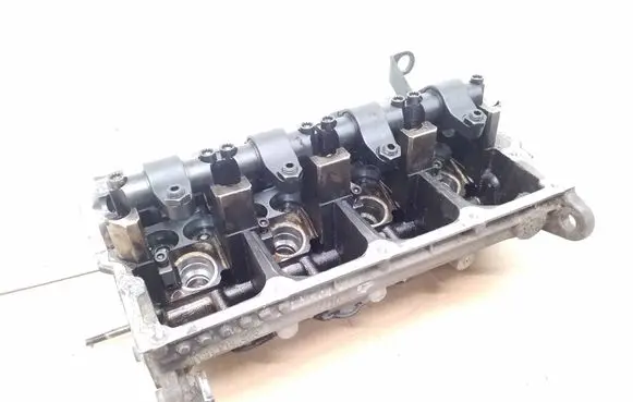 Volkswagen PASSAT B5 Engine head 038103373r