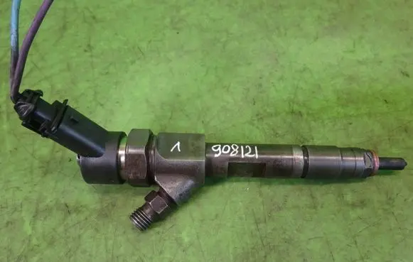 Nissan Primera Fuel injector 0445110110B