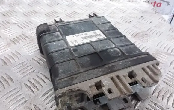 Volkswagen PASSAT B4 Engine control unit/module 028906021B 0281001172