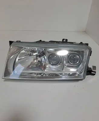 Skoda Octavia Mk1 (1U) Headlight/headlamp 1U1941015M