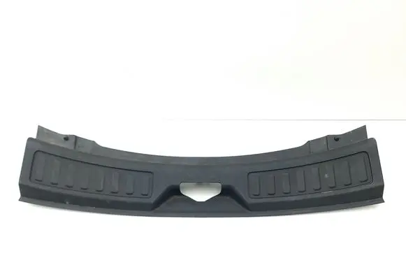 Trunk/boot sill cover protection