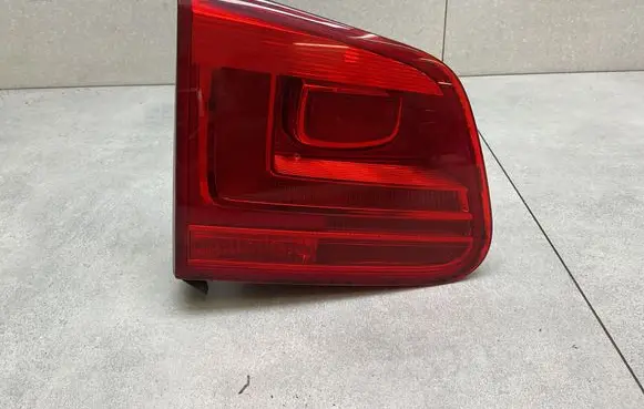 Volkswagen Tiguan Tailgate rear/tail lights 5N0945093H 5N0945093J