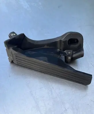 Volkswagen Touran I Accelerator throttle pedal 6510300102 1T1721503J