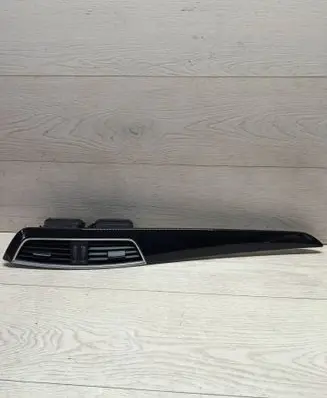 Mercedes-Benz C W204 Dash center air vent grill A2046801371 W20413719983