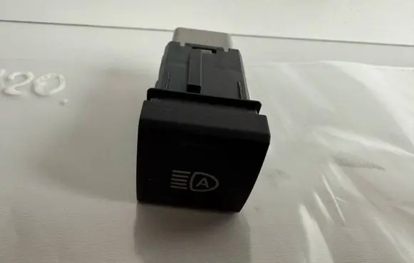 Toyota RAV 4 (XA50) Light switch