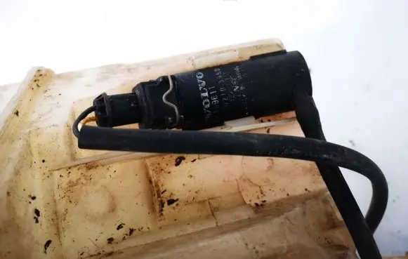 Volvo S80 Windscreen/windshield washer pump 9169611 060210-3950