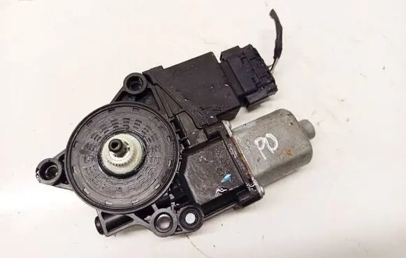Hyundai Kona I Front door window regulator motor 82460j9010