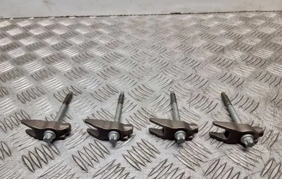 Ford Focus Fuel Injector clamp holder 9811760780