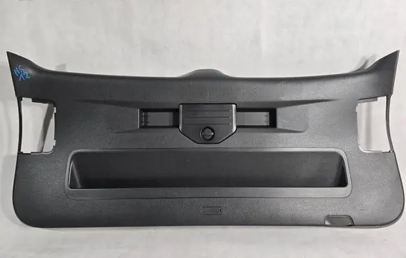 Volkswagen Touareg II Tailgate/trunk upper cover trim 7P6867601A