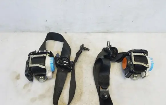 Mercedes-Benz A W176 Front seatbelt