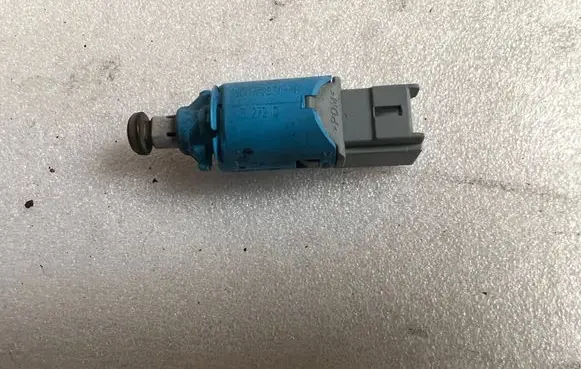 Renault Scenic II - Grand scenic II Brake pedal sensor switch 8200168239
