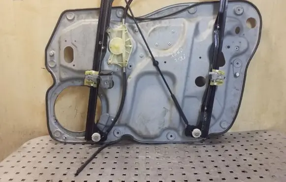 Volkswagen Caddy Front door manual window regulator 2K1837751DP