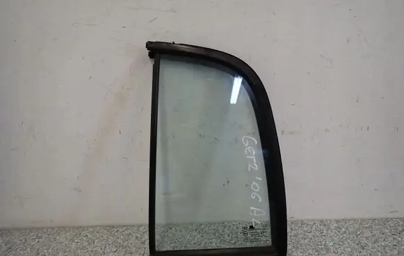 Hyundai Getz Sliding door window/glass 