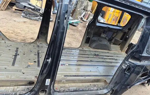 Peugeot Traveller Rear sill (body part) 