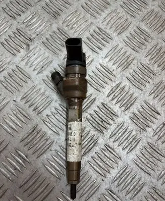 BMW 5 F10 F11 Fuel injector 8514148 0445110743