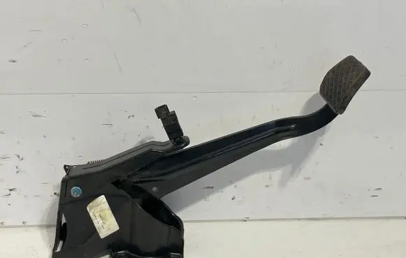 Mercedes-Benz Vito Viano W639 Brake pedal 10423103