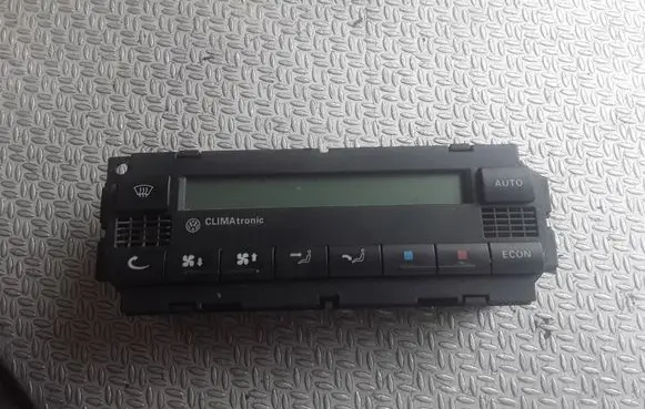 Volkswagen PASSAT B5.5 Climate control unit