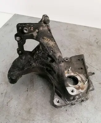 Opel Insignia A Fuel pump bracket 55574721
