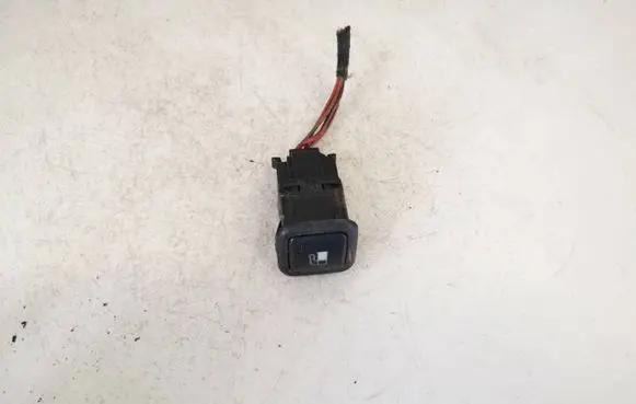 Volkswagen PASSAT B5 Fuel tank opening switch 3b0959833a