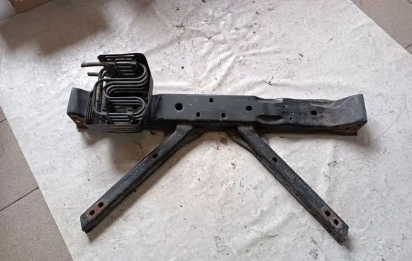 Nissan Pathfinder R51 Gearbox mounting bracket