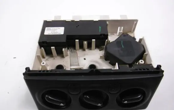 Renault Laguna I Air conditioning/heating control unit 9041703027