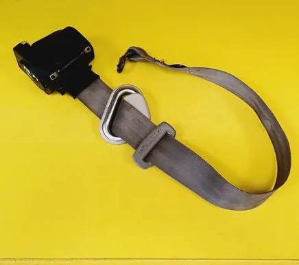 Volkswagen New Beetle Rear seatbelt 43594