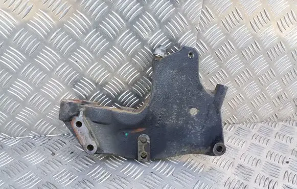 Nissan X-Trail T31 Engine mounting bracket