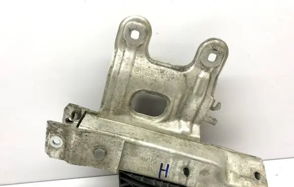 BMW 2 F22 F23 Front bumper mounting bracket 7266194