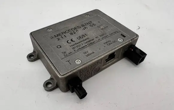 Mercedes-Benz CLS C219 Aerial antenna amplifier A2118200885 2118200885