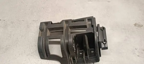 Peugeot 5008 Rear bumper mounting bracket 9686252880