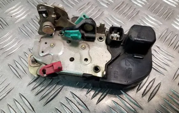 Jeep Cherokee III KJ Rear door lock