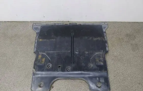 Volkswagen Polo VI Engine cover (trim) 2Q0825236C
