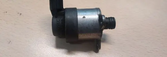 BMW 5 E60 E61 Fuel pressure regulator 0928400