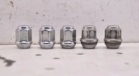 Peugeot 208 I Nuts/bolts 