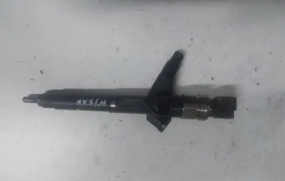 Nissan Primera Fuel injector AW400 06844